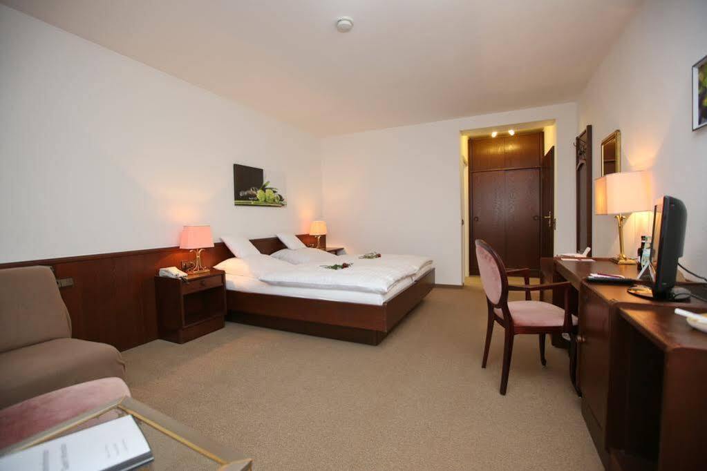 מונטבאור Hotel Am Peterstor מראה חיצוני תמונה