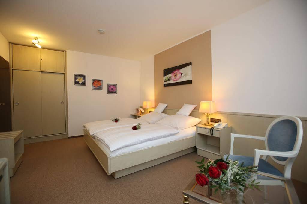 מונטבאור Hotel Am Peterstor מראה חיצוני תמונה